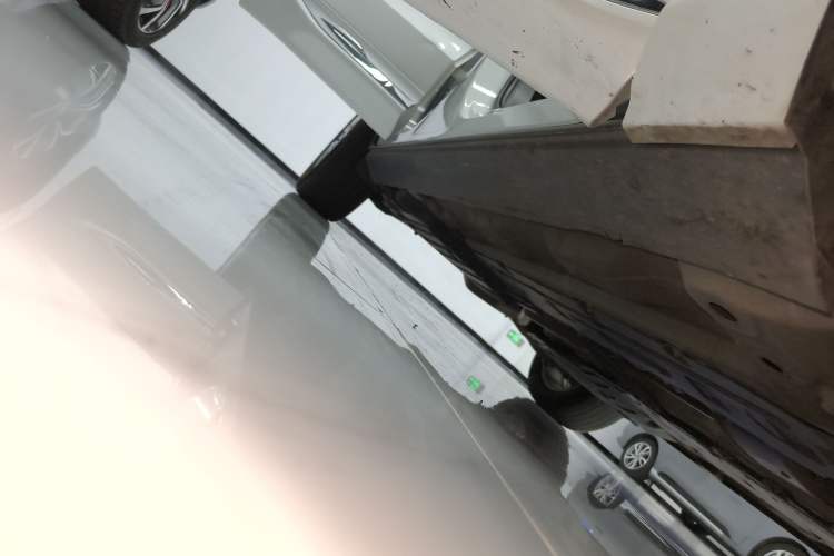Used Volvo XC60 2021 T5 4x4 Smart Luxury Edition Right Side Sill