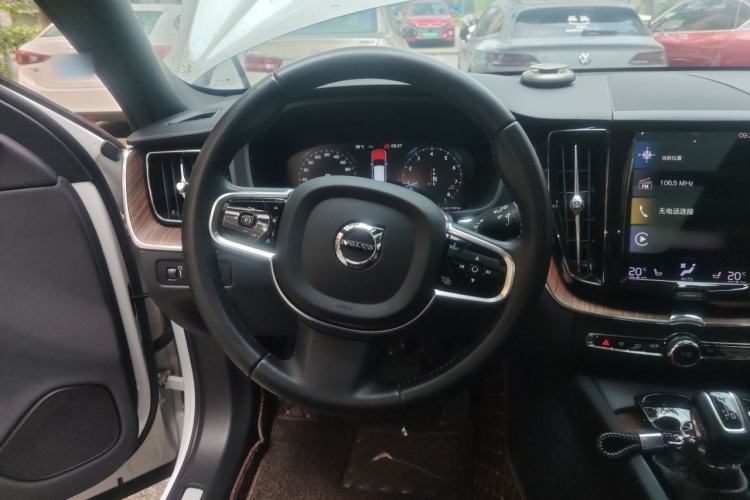 Used Volvo XC60 2021 T5 4x4 Smart Luxury Edition Steering Wheel