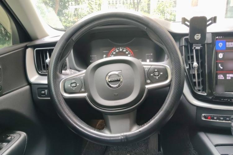 Used Volvo XC60 2021 T5 4x4 Smart Luxury Edition Steering Wheel