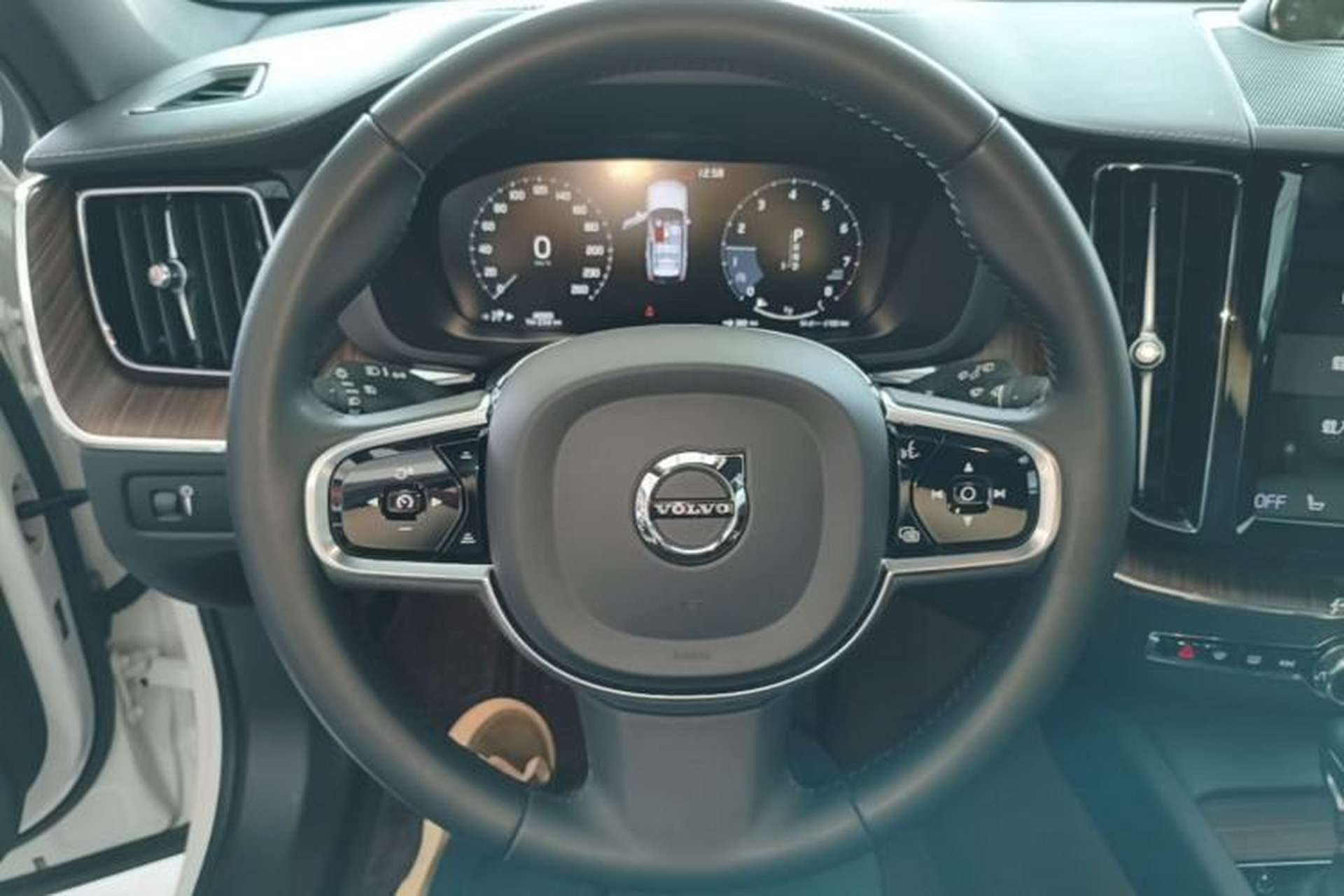 Used Volvo XC60 2021 T5 4x4 Smart Luxury Edition Steering Wheel