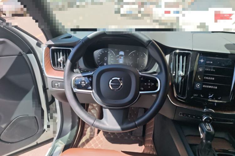 Used Volvo XC60 2021 T5 4x4 Smart Luxury Edition Steering Wheel