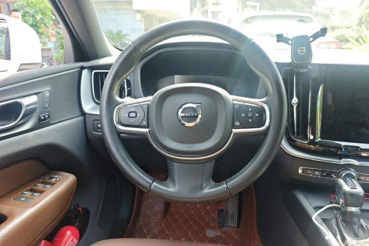 Used Volvo XC60 2021 T5 4x4 Smart Luxury Edition Steering Wheel