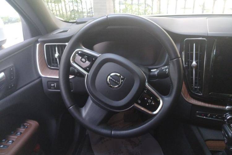 Used Volvo XC60 2021 T5 4x4 Smart Luxury Edition Steering Wheel