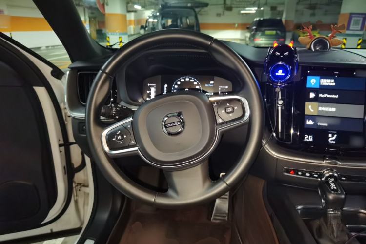 Used Volvo XC60 2021 T5 4x4 Smart Luxury Edition Steering Wheel