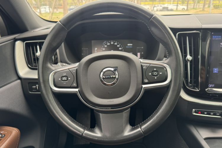 Used Volvo XC60 2021 T5 4x4 Smart Luxury Edition Steering Wheel