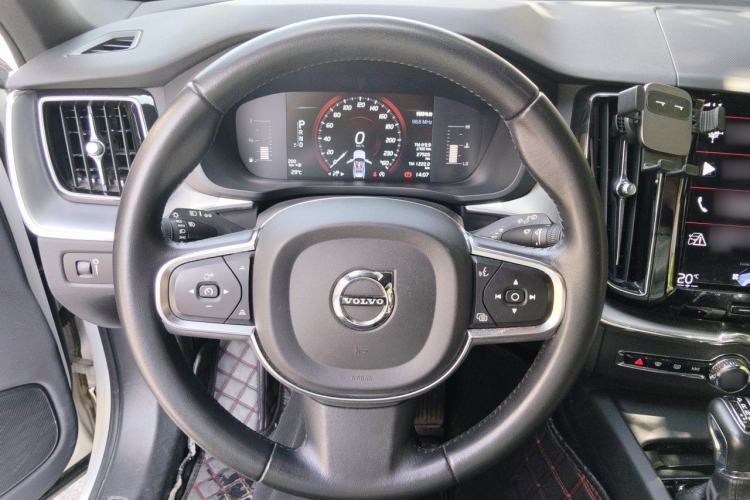 Used Volvo XC60 2021 T5 4x4 Smart Luxury Edition Steering Wheel