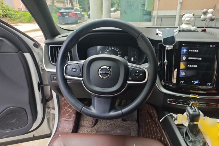 Used Volvo XC60 2021 T5 4x4 Smart Luxury Edition Steering Wheel
