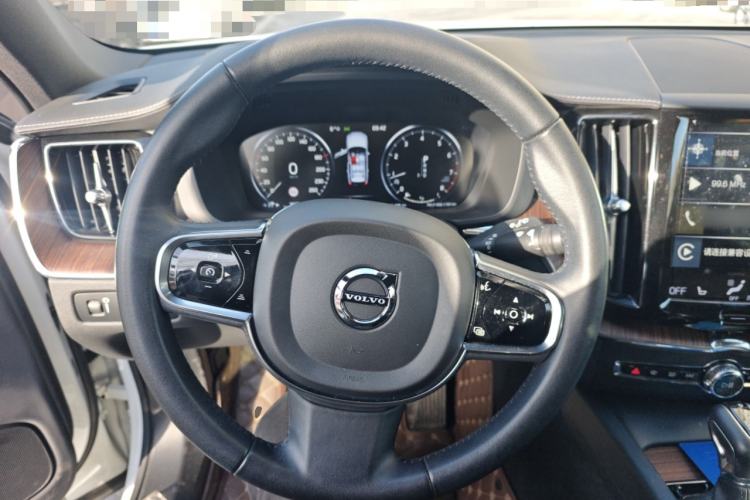 Used Volvo XC60 2021 T5 4x4 Smart Luxury Edition Steering Wheel