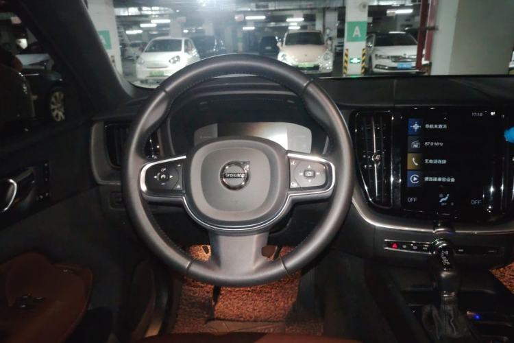 Used Volvo XC60 2021 T5 4x4 Smart Luxury Edition Steering Wheel
