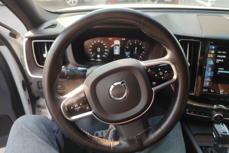 Used Volvo XC60 2021 T5 4x4 Smart Luxury Edition Steering Wheel