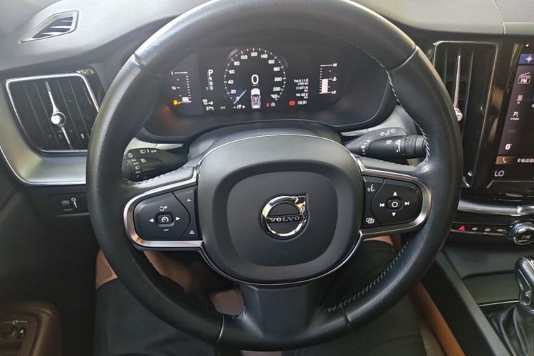 Used Volvo XC60 2021 T5 4x4 Smart Luxury Edition Steering Wheel