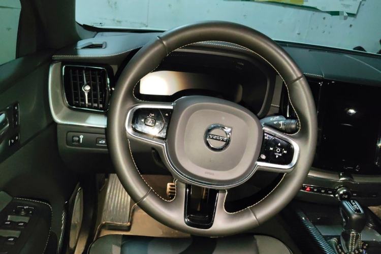 Used Volvo XC60 2021 T5 4x4 Smart & Advanced Sport Edition Steering Wheel