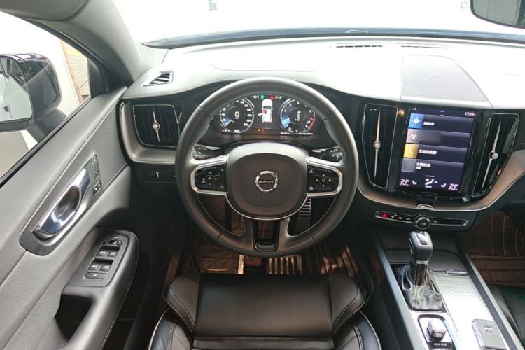 Used Volvo XC60 2021 T5 4x4 Smart & Advanced Sport Edition Steering Wheel
