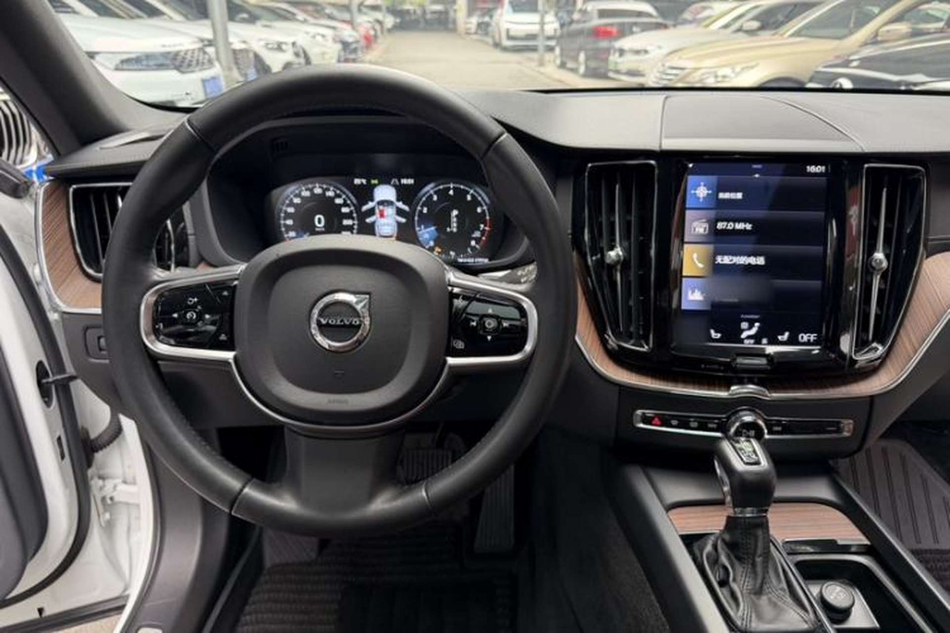 Used Volvo XC60 2021 T5 4x4 Smart Luxury Edition Steering Wheel
