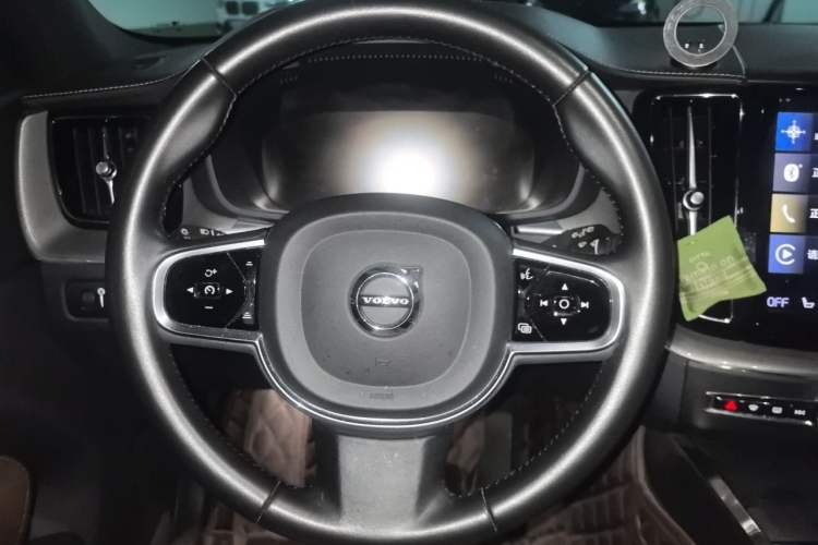 Used Volvo XC60 2021 T5 4x4 Smart Luxury Edition Steering Wheel