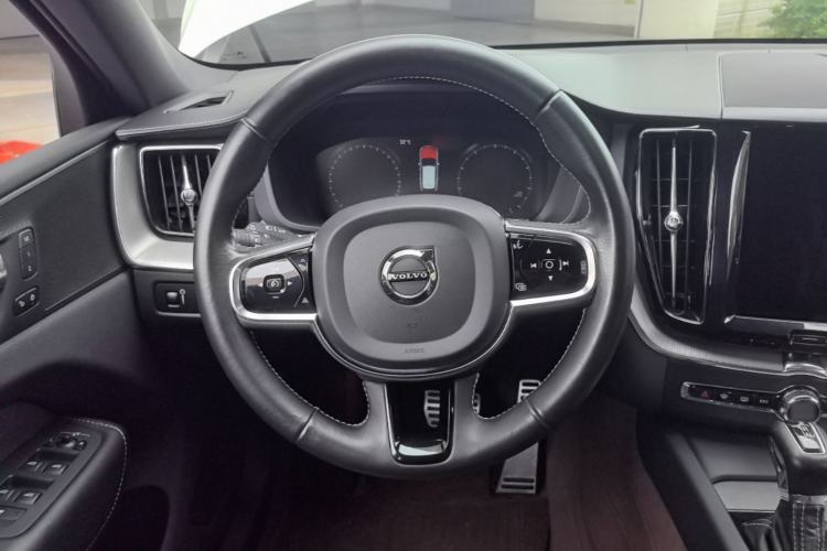 Used Volvo XC60 2021 T5 4x4 Smart & Advanced Sport Edition Steering Wheel