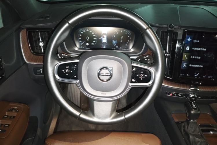 Used Volvo XC60 2021 T5 4x4 Smart Luxury Edition Steering Wheel
