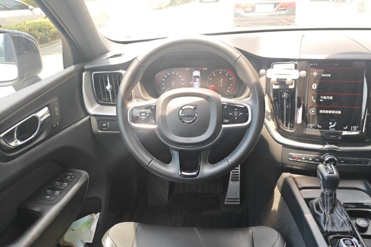 Used Volvo XC60 2021 T5 4x4 Smart & Advanced Sport Edition Steering Wheel