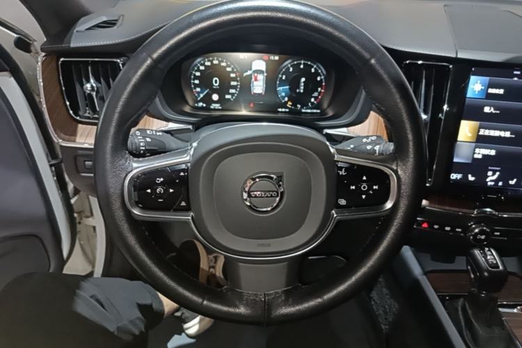 Used Volvo XC60 2021 T5 4x4 Smart Luxury Edition Steering Wheel