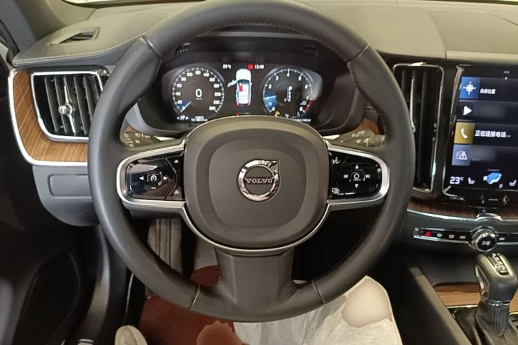 Used Volvo XC60 2021 T5 4x4 Smart Luxury Edition Steering Wheel