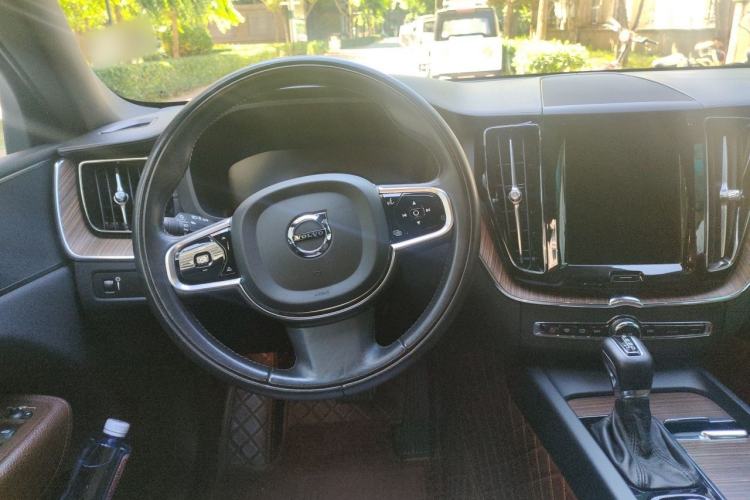 Used Volvo XC60 2021 T5 4x4 Smart Luxury Edition Steering Wheel