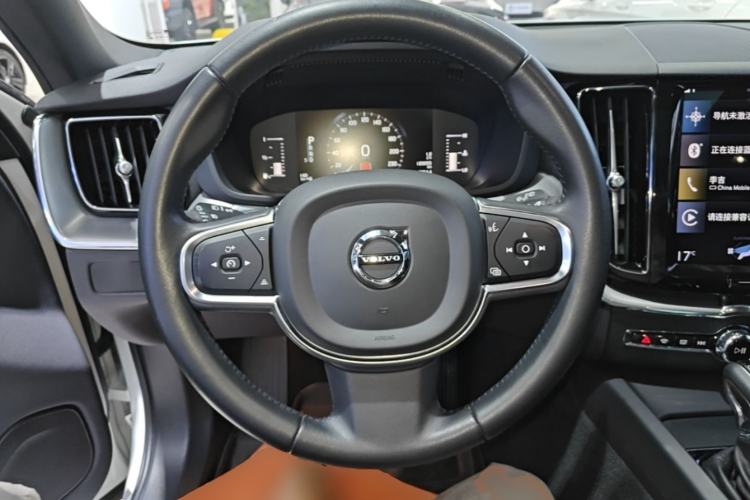 Used Volvo XC60 2021 T5 4x4 Smart Luxury Edition Steering Wheel