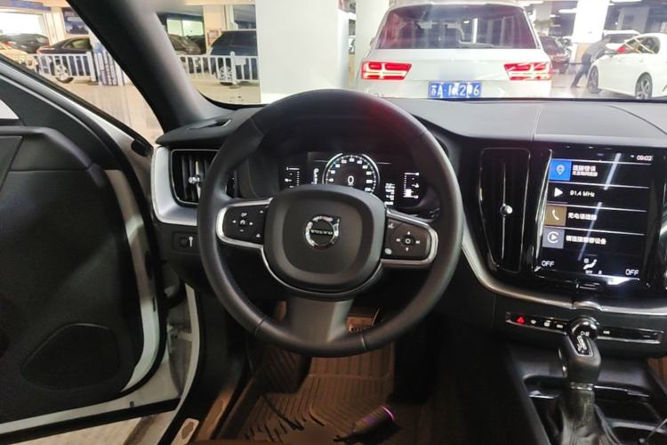 Used Volvo XC60 2021 T5 4x4 Smart Luxury Edition Steering Wheel