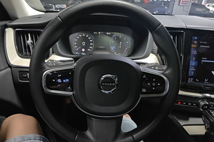 Used Volvo XC60 2021 T5 4x4 Smart Luxury Edition Steering Wheel