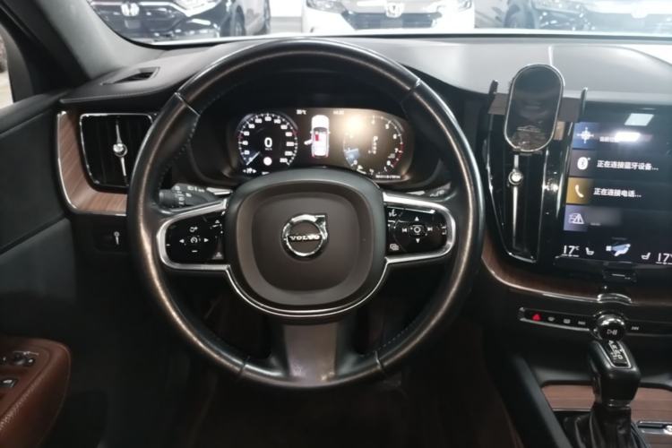 Used Volvo XC60 2021 T5 4x4 Smart Luxury Edition Steering Wheel