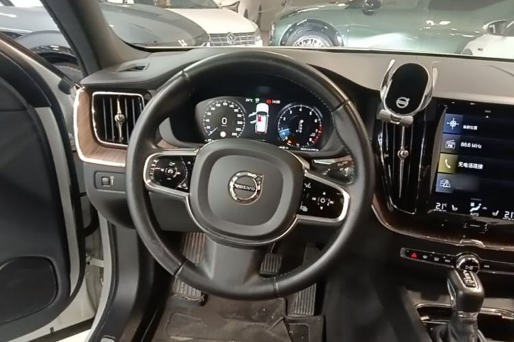 Used Volvo XC60 2021 T5 4x4 Smart Luxury Edition Steering Wheel