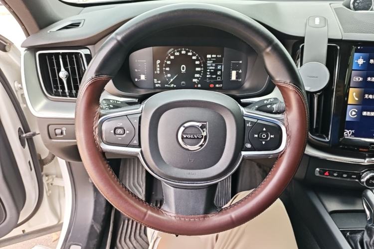 Used Volvo XC60 2021 T5 4x4 Smart Luxury Edition Steering Wheel