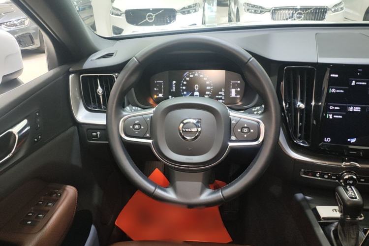 Used Volvo XC60 2021 T5 4x4 Smart Luxury Edition Steering Wheel