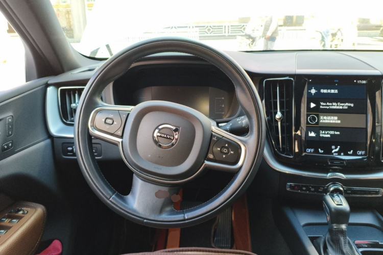 Used Volvo XC60 2021 T5 4x4 Smart Luxury Edition Steering Wheel