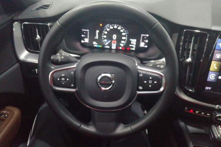 Used Volvo XC60 2021 T5 4x4 Smart Luxury Edition Steering Wheel