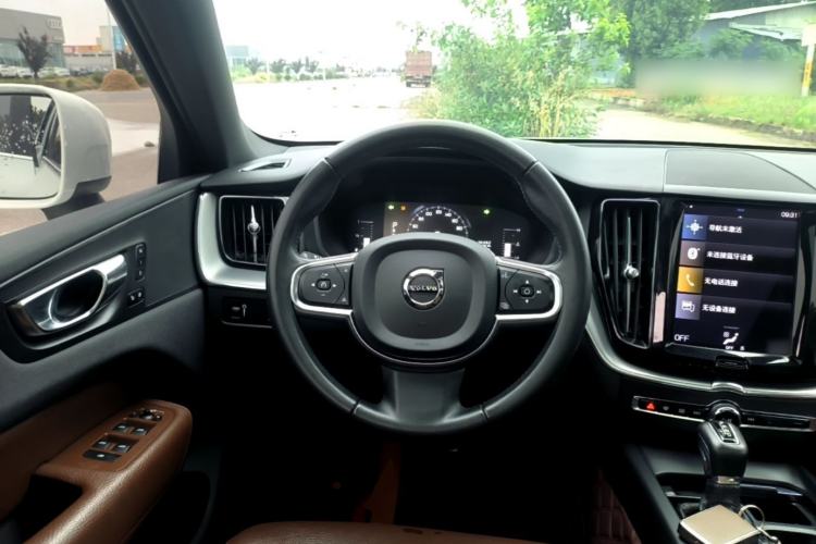 Used Volvo XC60 2021 T5 4x4 Smart Luxury Edition Steering Wheel
