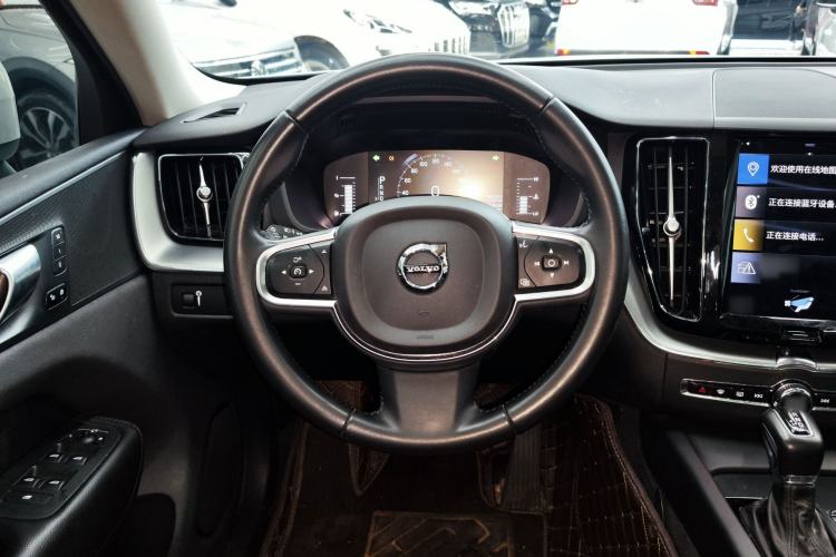Used Volvo XC60 2021 T5 4x4 Smart Luxury Edition Steering Wheel