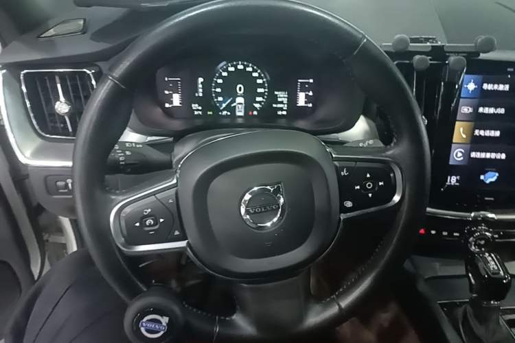 Used Volvo XC60 2021 T5 4x4 Smart Luxury Edition Steering Wheel