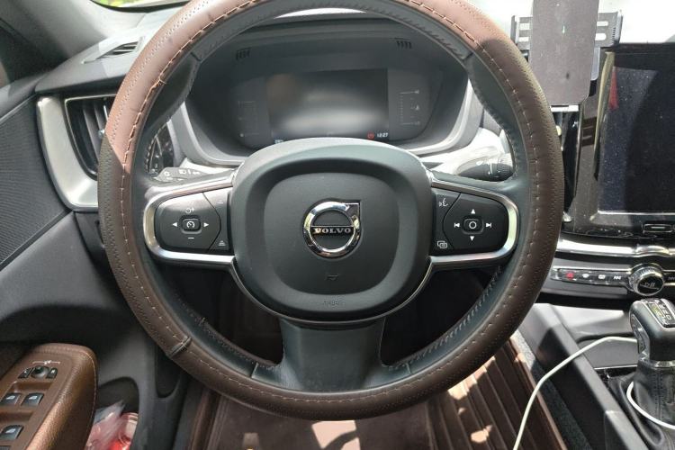 Used Volvo XC60 2021 T5 4x4 Smart Luxury Edition Steering Wheel