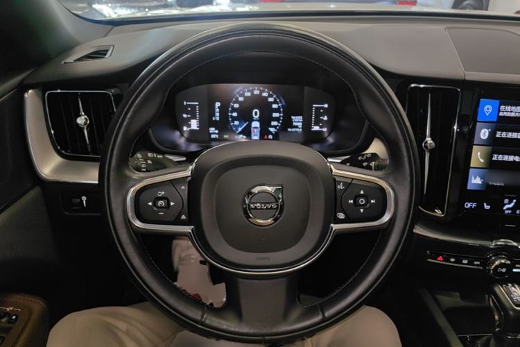 Used Volvo XC60 2021 T5 4x4 Smart Luxury Edition Steering Wheel