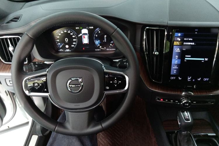 Used Volvo XC60 2021 T5 4x4 Smart Luxury Edition Steering Wheel