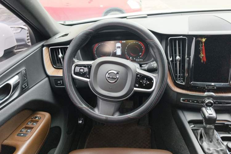 Used Volvo XC60 2021 T5 4x4 Smart Luxury Edition Steering Wheel