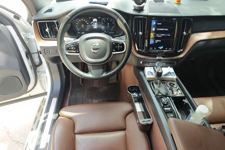 Used Volvo XC60 2021 T5 4x4 Smart Luxury Edition Steering Wheel
