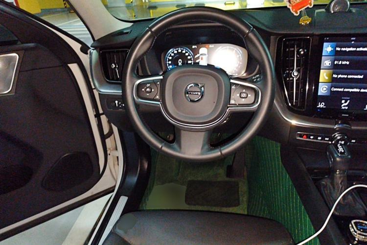 Used Volvo XC60 2021 T5 4x4 Smart Luxury Edition Steering Wheel