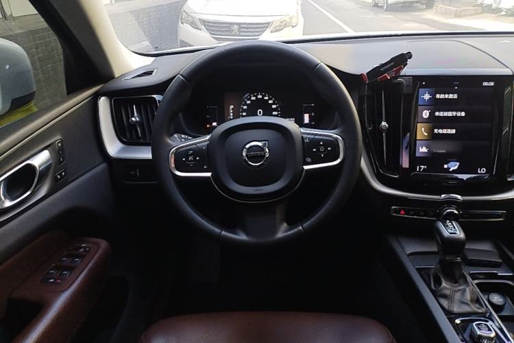 Used Volvo XC60 2021 T5 4x4 Smart Luxury Edition Steering Wheel