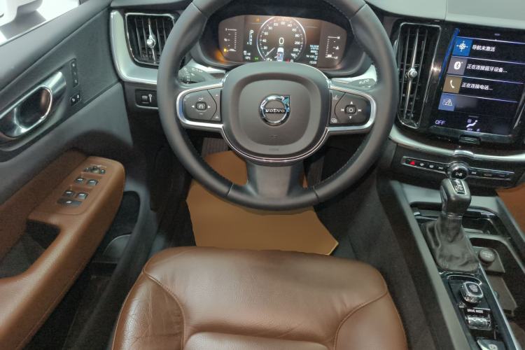 Used Volvo XC60 2021 T5 4x4 Smart Luxury Edition Steering Wheel