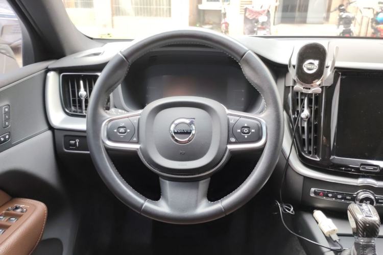 Used Volvo XC60 2021 T5 4x4 Smart Luxury Edition Steering Wheel