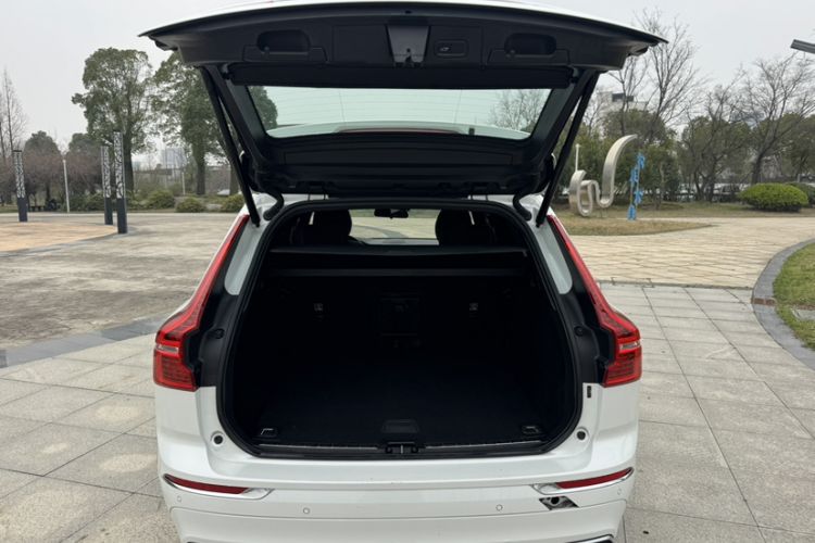 Used Volvo XC60 2021 T5 4x4 Smart Luxury Edition Trunk