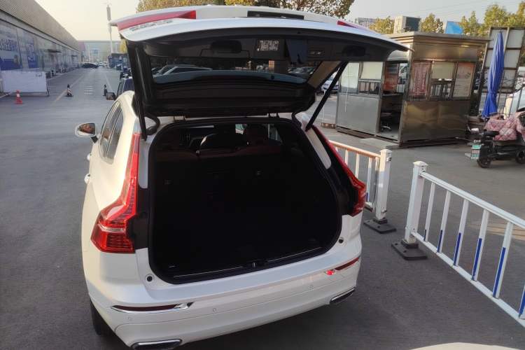 Used Volvo XC60 2021 T5 4x4 Smart Luxury Edition Trunk