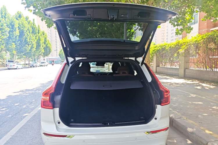 Used Volvo XC60 2021 T5 4x4 Smart Luxury Edition Trunk