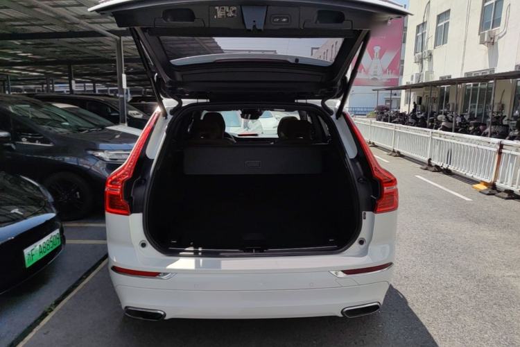 Used Volvo XC60 2021 T5 4x4 Smart Luxury Edition Trunk